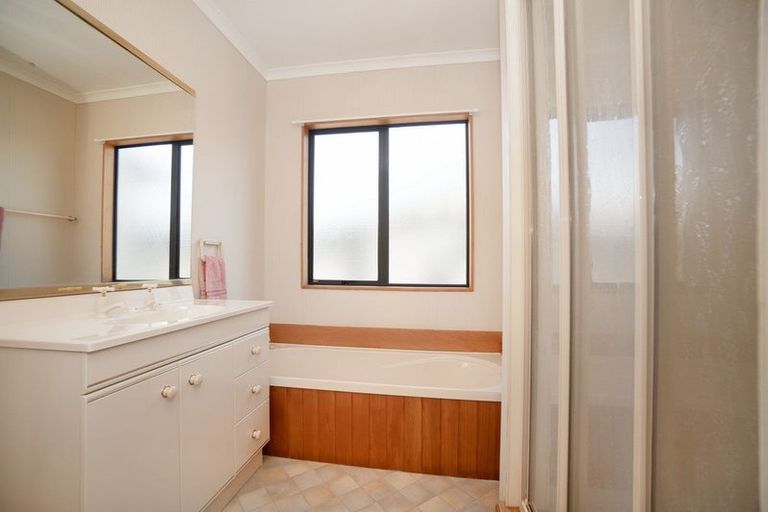 Photo of property in 20 Strachan Way, Highbury, Palmerston North, 4412