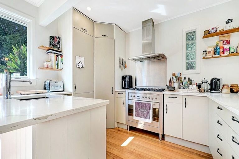 Photo of property in 665 South Titirangi Road, Titirangi, Auckland, 0604