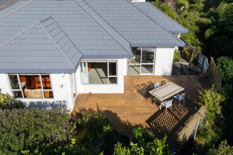 Photo of property in 212 Westchester Drive, Churton Park, Wellington, 6037