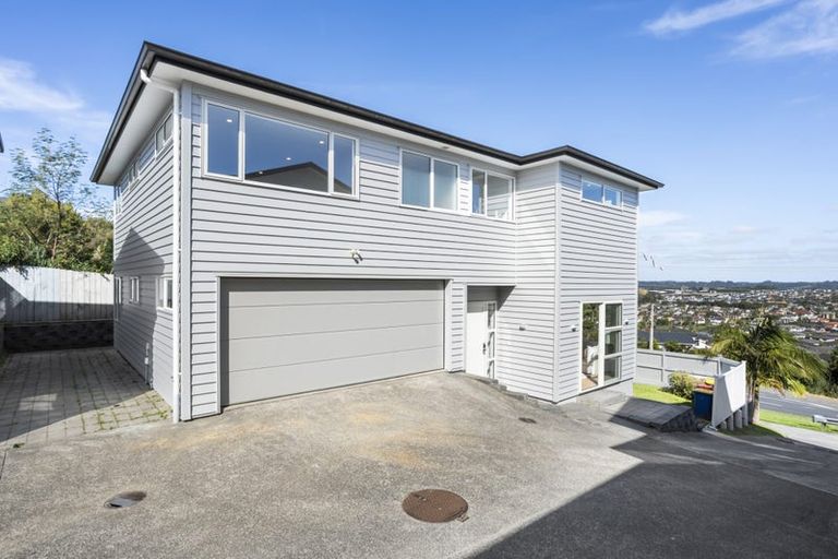 Photo of property in 517 East Coast Road, Murrays Bay, Auckland, 0630