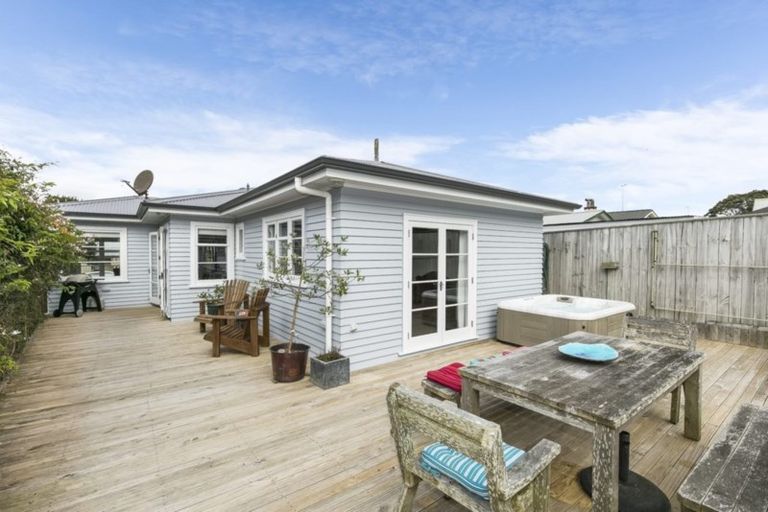 Photo of property in 30 Dr Taylor Terrace, Johnsonville, Wellington, 6037