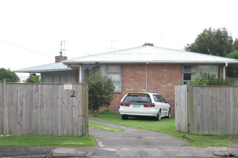 Photo of property in 14 Marlene Avenue, Te Atatu South, Auckland, 0610