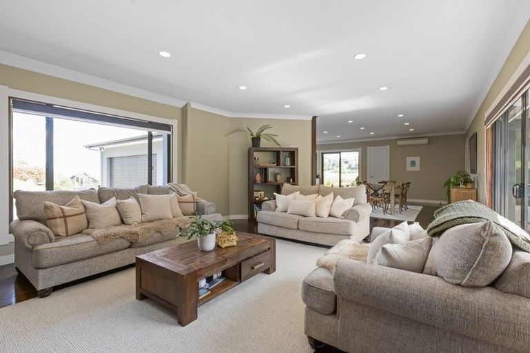 Photo of property in 18 Lakeview Terrace, Taradale, Napier, 4112