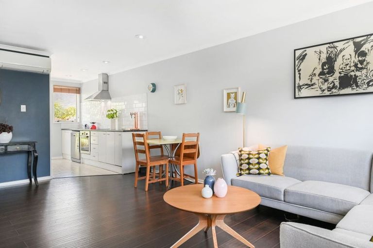 Photo of property in 2/98 Holly Road, St Albans, Christchurch, 8014