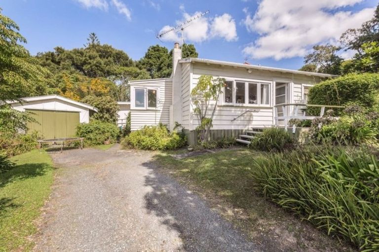 Photo of property in 8 Park Rise, Campbells Bay, Auckland, 0630