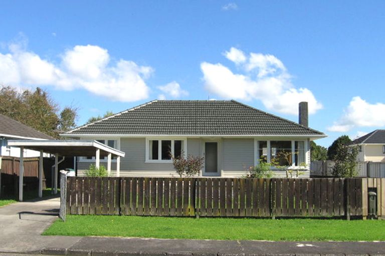 Photo of property in 24 London Street, Te Atatu Peninsula, Auckland, 0610