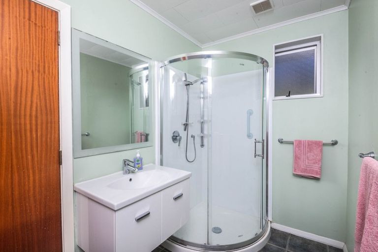 Photo of property in 13 Saint Ronans Avenue, Waterloo, Lower Hutt, 5011