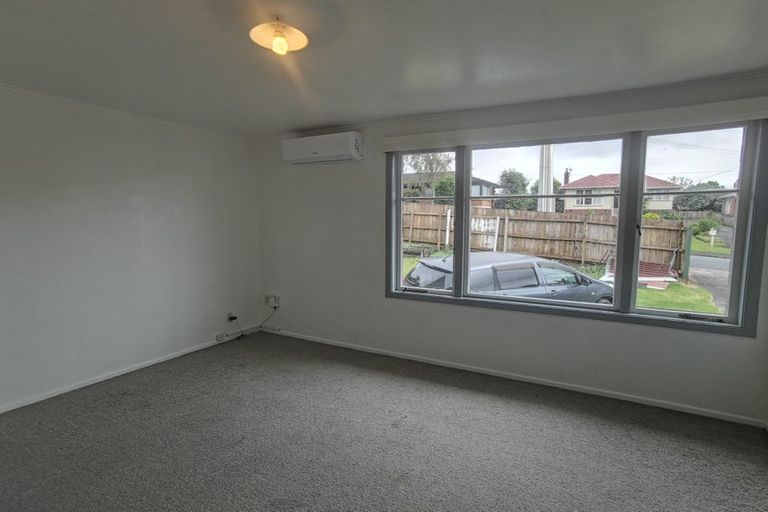 Photo of property in 1 Kereru Street, Henderson, Auckland, 0612