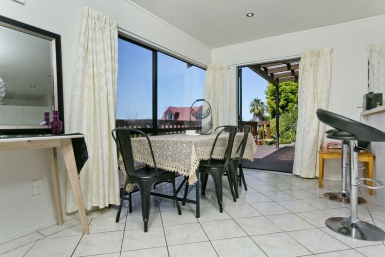 Photo of property in 10 Camilla Grove, Totara Vale, Auckland, 0629
