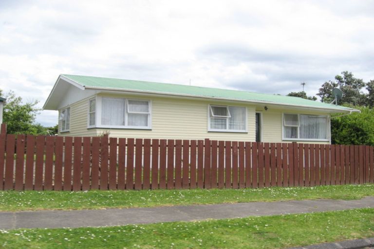 Photo of property in 15 Kemble Close, Mangere, Auckland, 2022