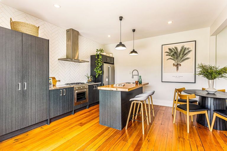 Photo of property in 5 Kotuku Street, Te Atatu Peninsula, Auckland, 0610