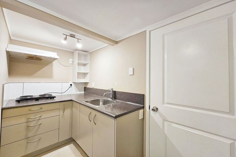 Photo of property in 6/125a Birkdale Road, Birkdale, Auckland, 0626