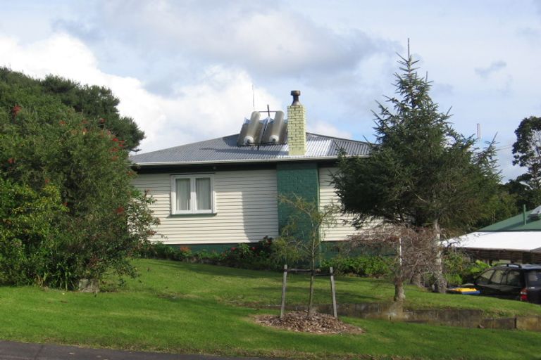 Photo of property in 132 Taikata Road, Te Atatu Peninsula, Auckland, 0610