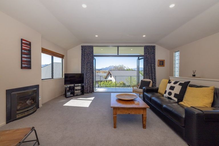 Photo of property in 10 Meadowbrook Place, Wanaka, 9305