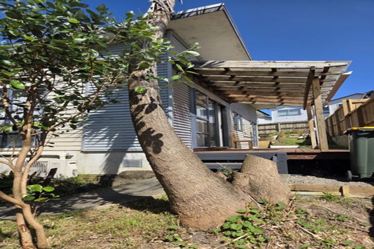 Photo of property in 64 Lavery Place, Sunnynook, Auckland, 0632