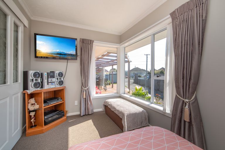 Photo of property in 26 Pembroke Street, Avondale, Christchurch, 8061
