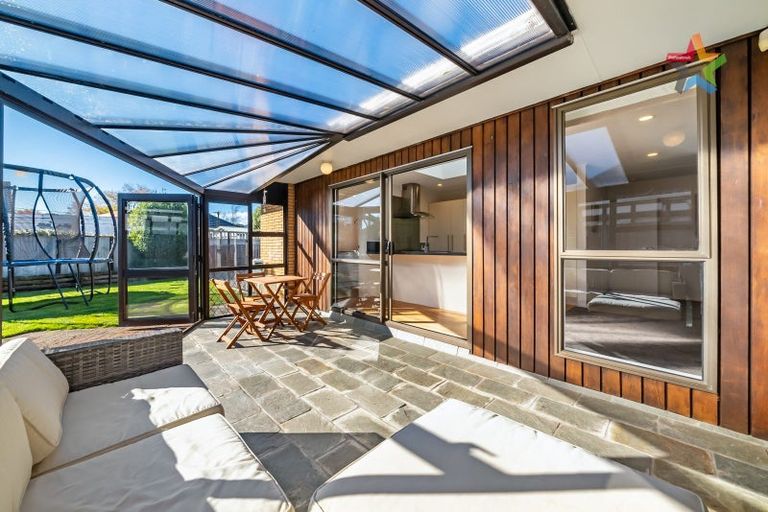 Photo of property in 28 Mcenroe Grove, Naenae, Lower Hutt, 5011