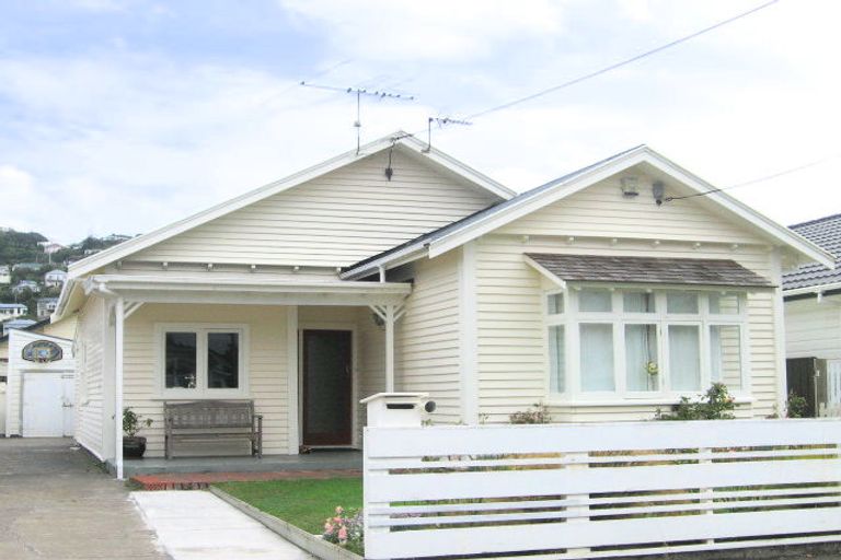 Photo of property in 12 Puru Crescent, Lyall Bay, Wellington, 6022