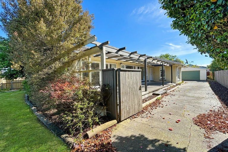Photo of property in 5 Brookby Crescent, Avonhead, Christchurch, 8042