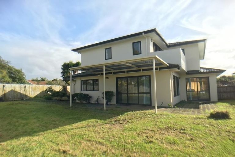 Photo of property in 32 Riverstone Road, Te Atatu Peninsula, Auckland, 0610