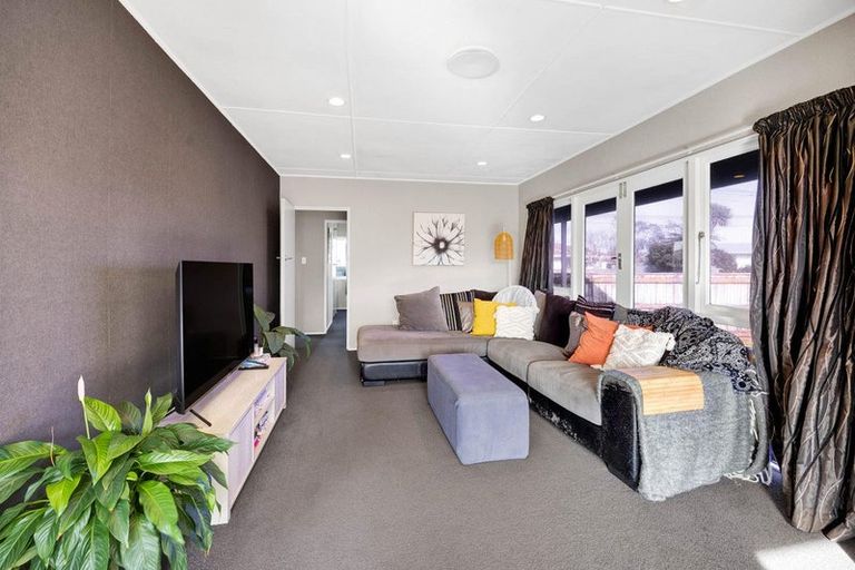 Photo of property in 6 Pacey Avenue, Hawera, 4610