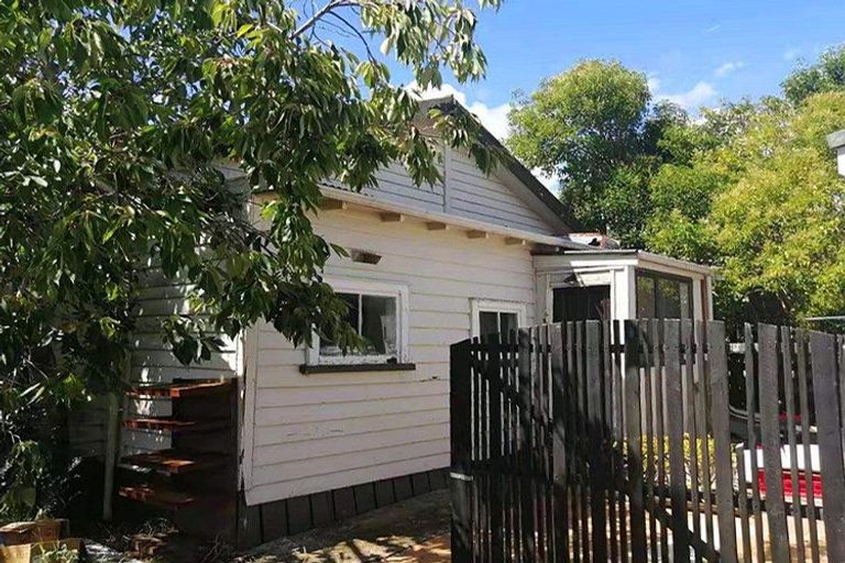 Photo of property in 55 Margan Avenue, New Lynn, Auckland, 0600