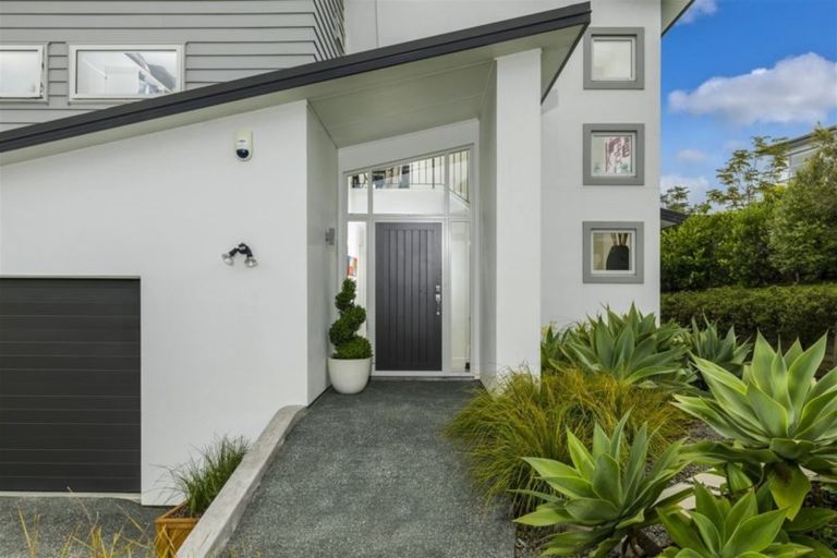 Photo of property in 84 Kittiwake Drive, Schnapper Rock, Auckland, 0632