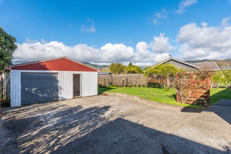 Photo of property in 18 Nimmo Avenue West, Waikanae, 5036