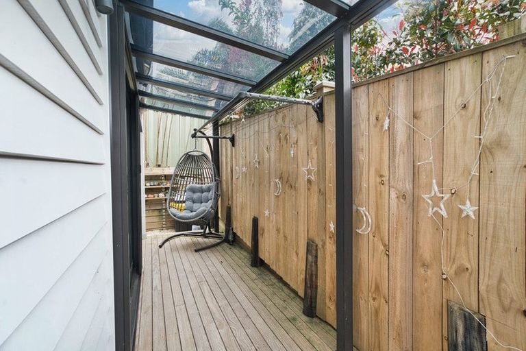 Photo of property in 152b Luckens Road, West Harbour, Auckland, 0618