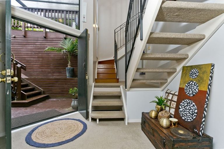 Photo of property in 30 Speedy Crescent, Hillcrest, Auckland, 0627