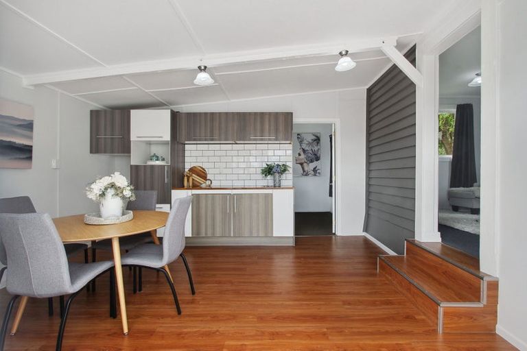 Photo of property in 32 Mellsop Avenue, Waiuku, 2123