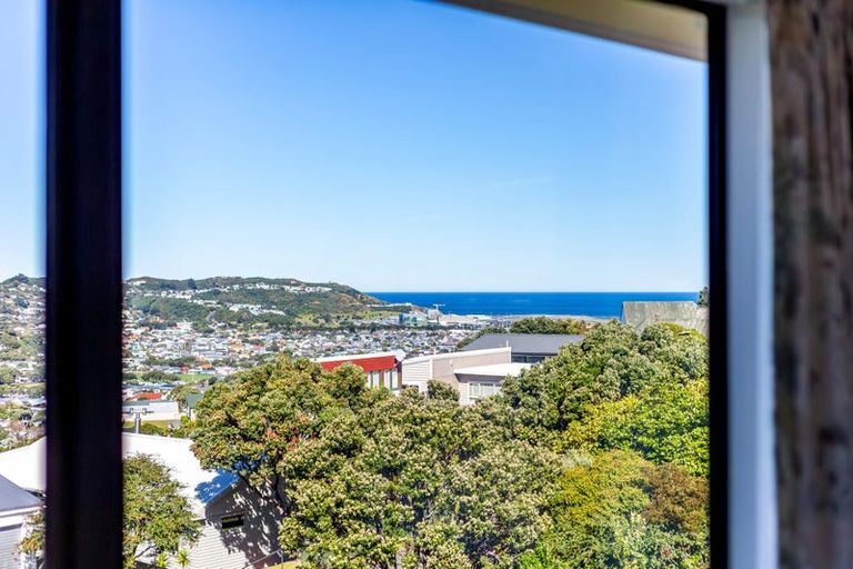 Photo of property in 6 Tamahine Street, Maupuia, Wellington, 6022