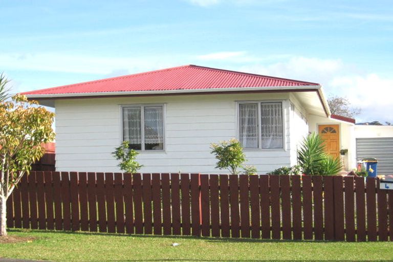 Photo of property in 4 Imperial Place, Henderson, Auckland, 0612