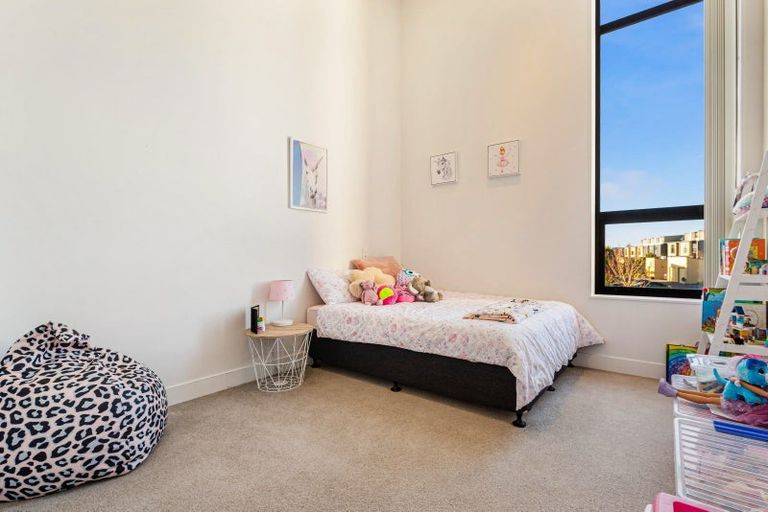 Photo of property in 25 Isitt Road, Hobsonville, Auckland, 0616