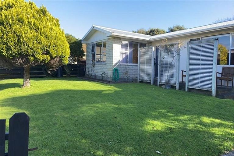 Photo of property in 32 Teoti Street, Paraparaumu Beach, Paraparaumu, 5032