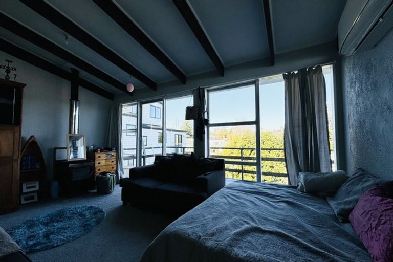 Photo of property in 18a Sylvan Crescent, Te Atatu South, Auckland, 0610