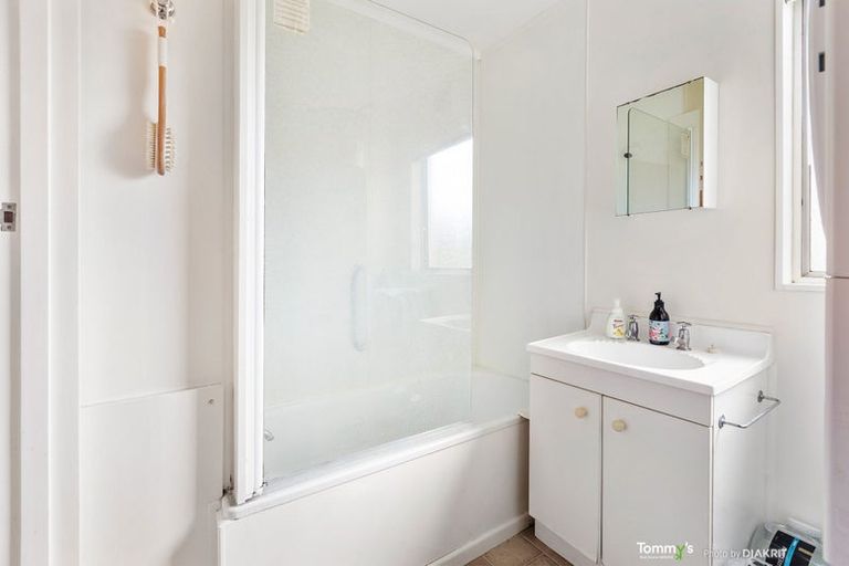 Photo of property in 10/154f Onepu Road, Lyall Bay, Wellington, 6022