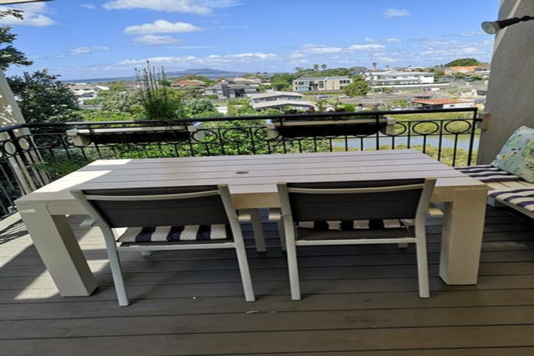 Photo of property in 2/11a Prospect Terrace, Milford, Auckland, 0620