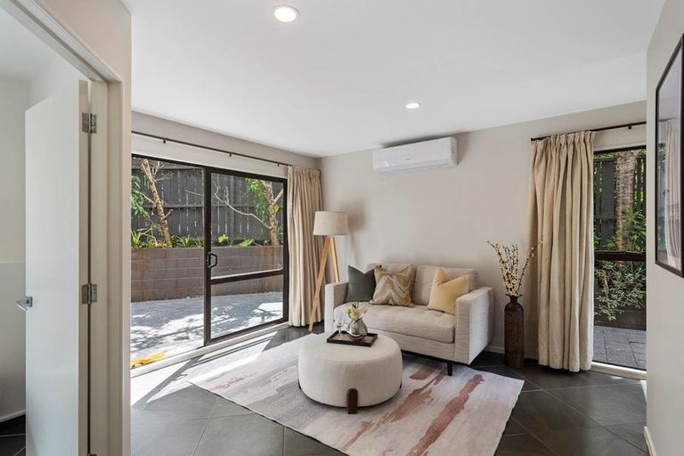 Photo of property in 2/4 Prospect Terrace, Milford, Auckland, 0620