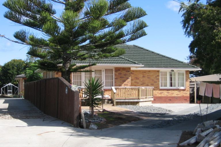 Photo of property in 9 Holman Road, Te Atatu Peninsula, Auckland, 0610