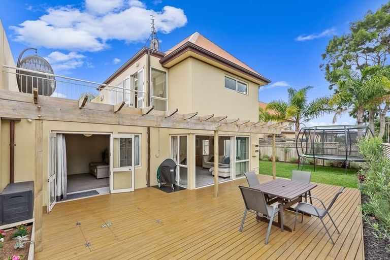 Photo of property in 2/137 Lakeside Drive, Orewa, 0931