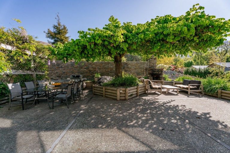 Photo of property in 2c Macandrew Lane, Wanaka, 9305