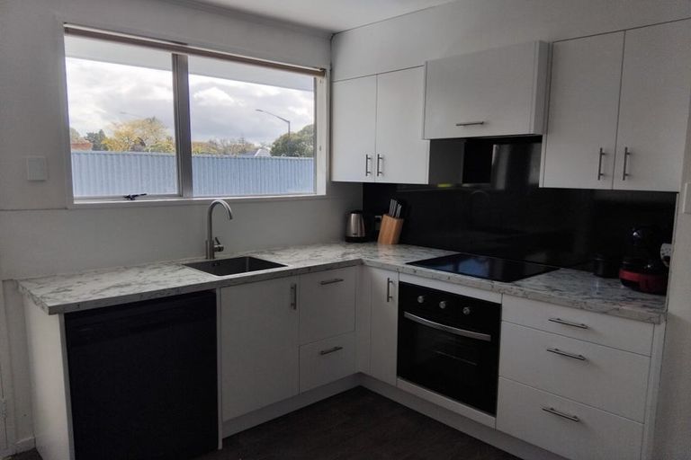 Photo of property in 70a Featherston Street, Takaro, Palmerston North, 4412