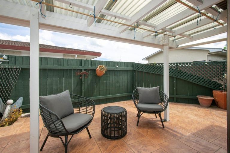 Photo of property in 1/52 Avondale Road, Taradale, Napier, 4112