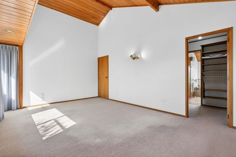 Photo of property in 2/50 Masterton Road, Rothesay Bay, Auckland, 0630