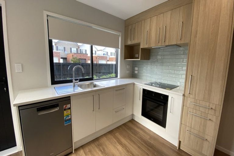 Photo of property in 2 Mikoikoi Crescent, Mangere Bridge, Auckland, 2022