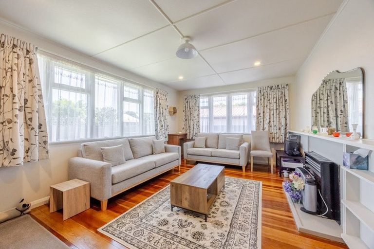 Photo of property in 700 Grove Road, Mayfair, Hastings, 4122