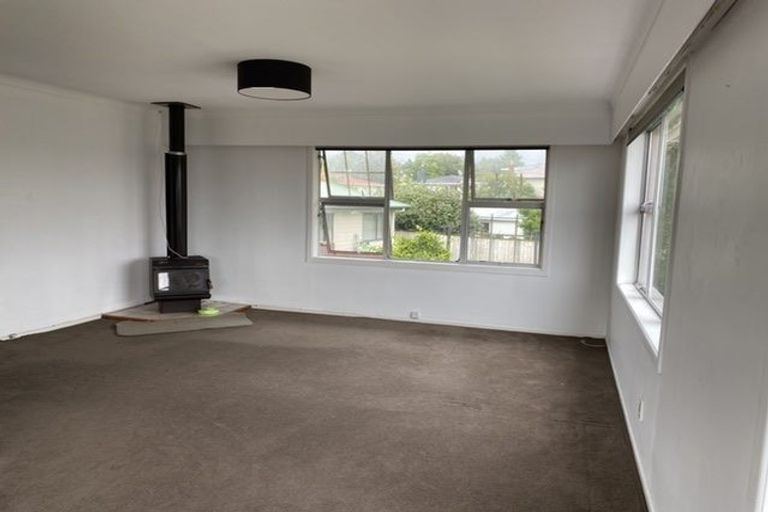 Photo of property in 3/69 Royal View Road, Te Atatu South, Auckland, 0610