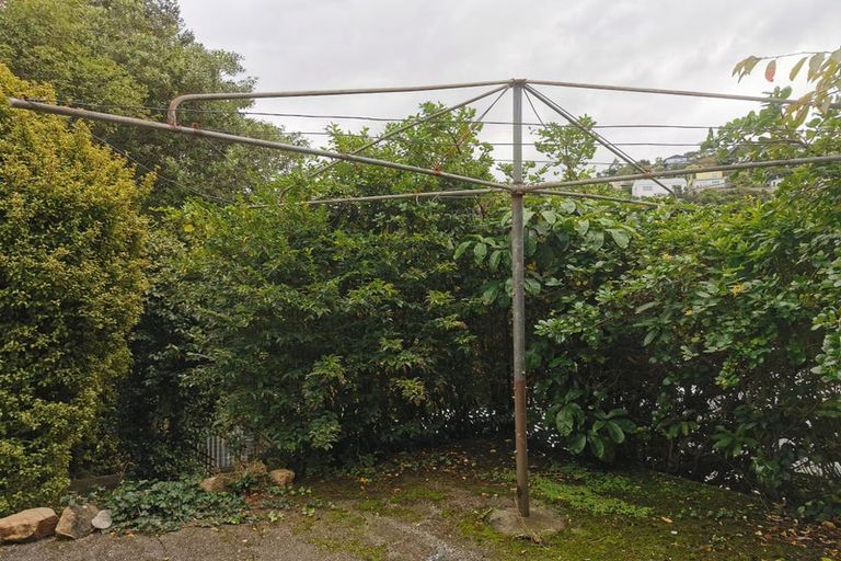 Photo of property in 88 Newlands Road, Newlands, Wellington, 6037