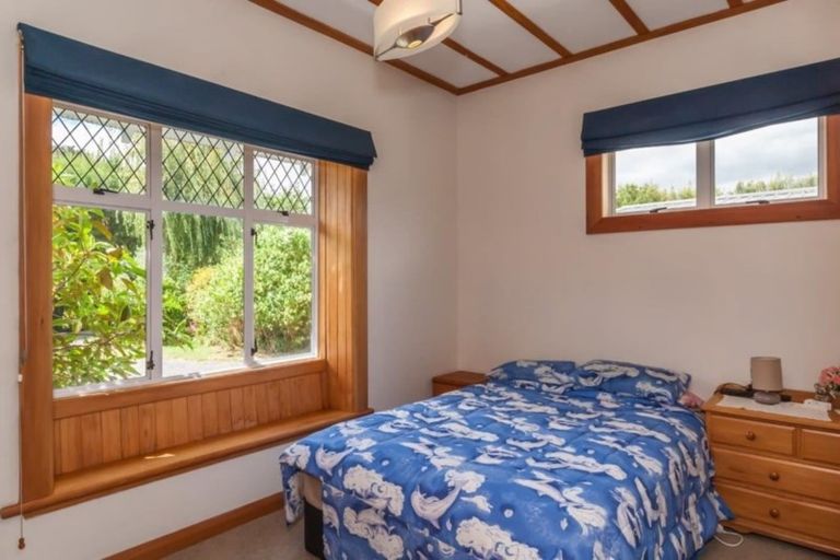 Photo of property in 290 Heatherlea Road East, Levin, 5571